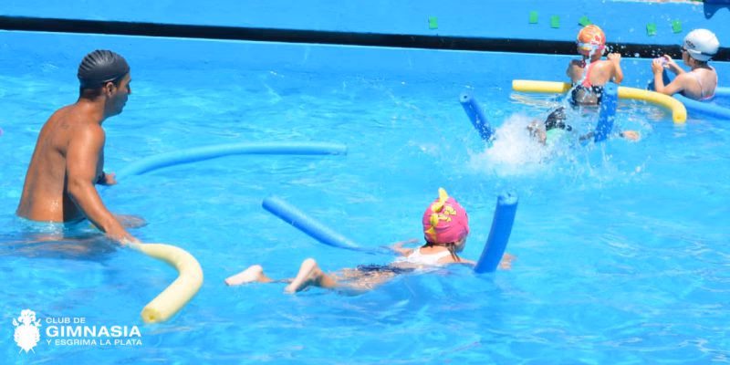 ¿Cuánto cuesta ir a la pileta de Estudiantes de la Plata?