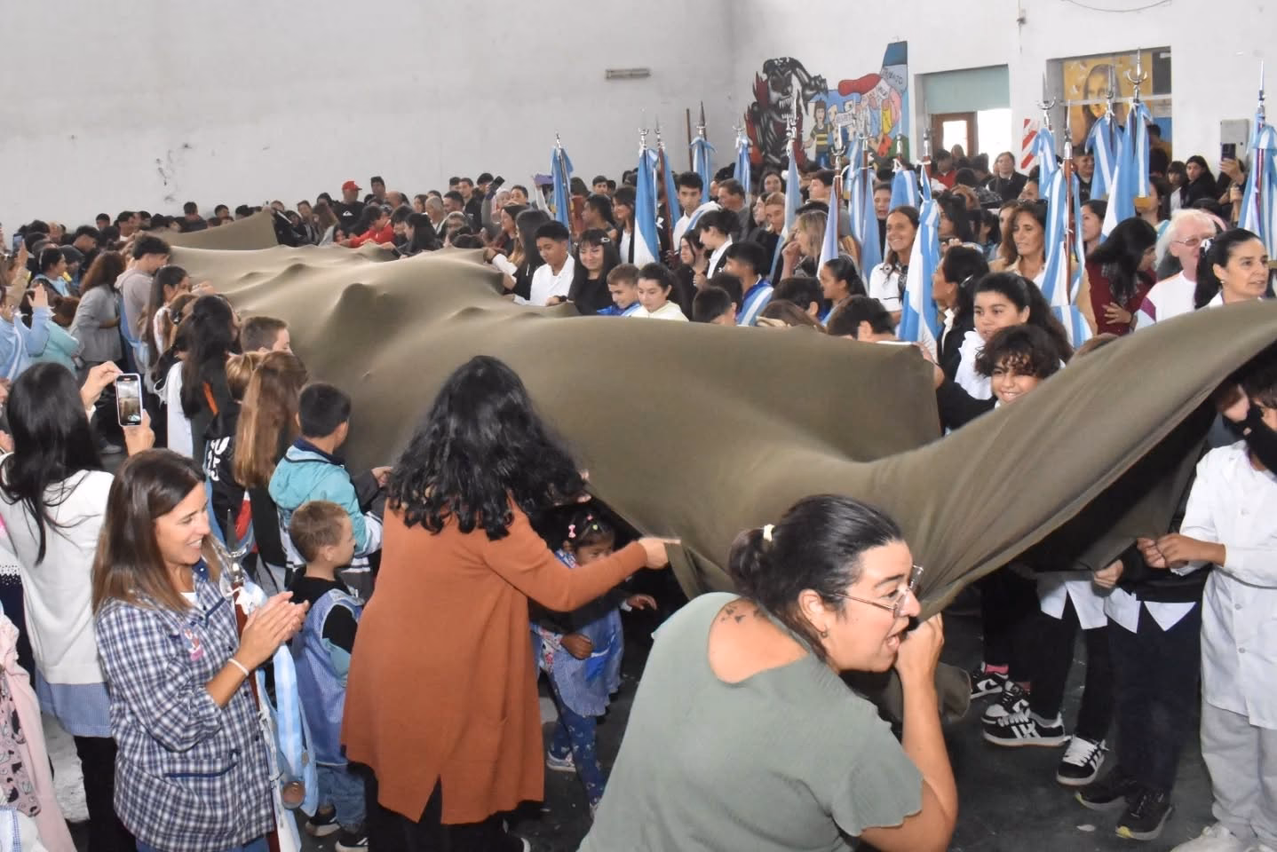 ¿En qué distrito se encuentra la escuela secundaria Alvarado?