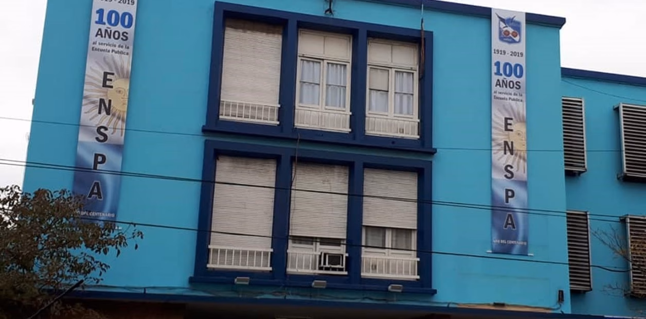 ¿Cómo se llama la escuela normal de San Pedro?