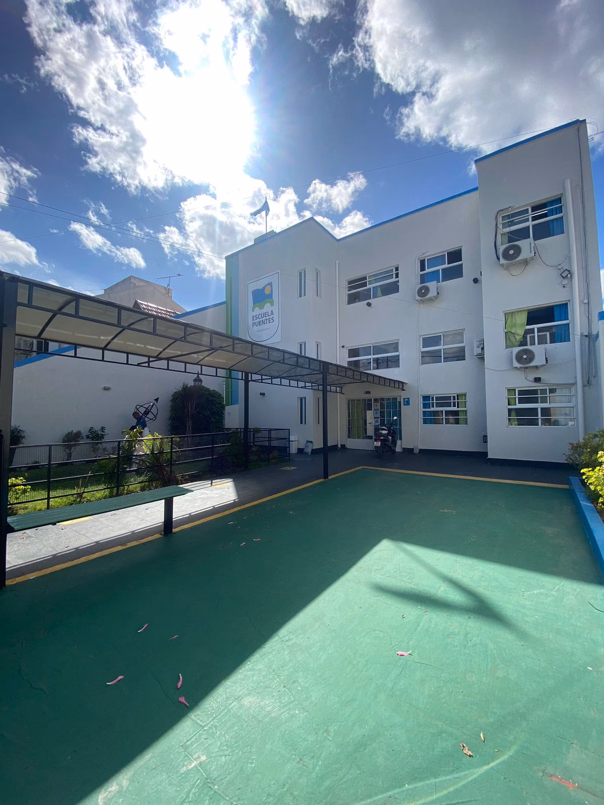 ¿Qué son las escuelas puente?