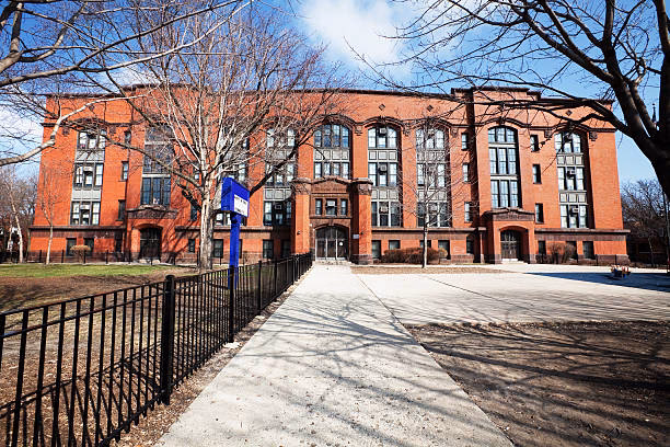 ¿Qué caracteriza a la escuela de Chicago?