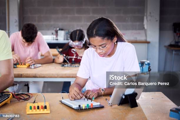 ¿Cuánto cuesta la mensualidad en la universidad de Hardware?