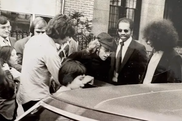 ¿Qué hacía John Lennon en la escuela?