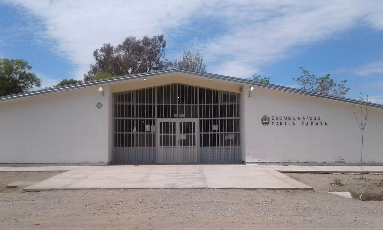 ¿Cuántos años tiene la escuela Emiliano Zapata?