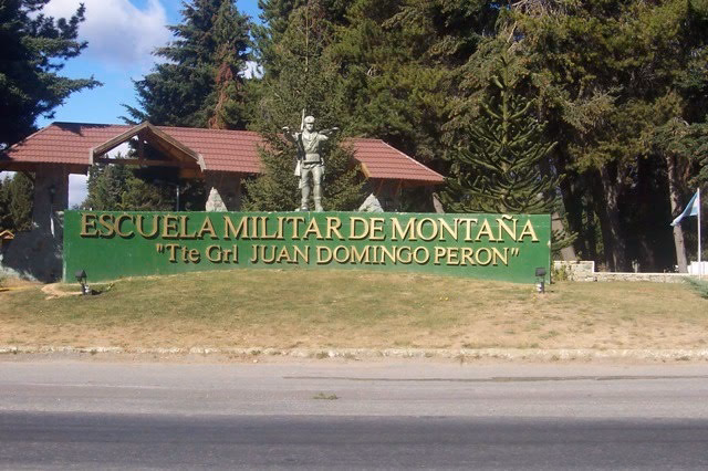 ¿Quién es el director de la Escuela Militar de Montaña?