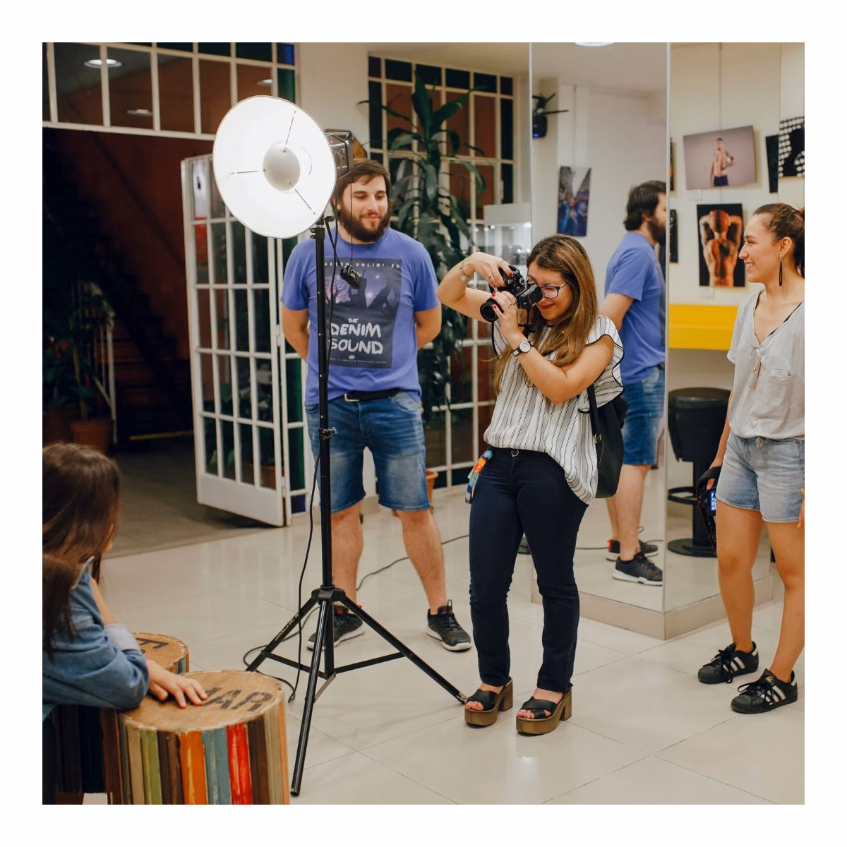 ¿Qué se estudia para sacar fotos?