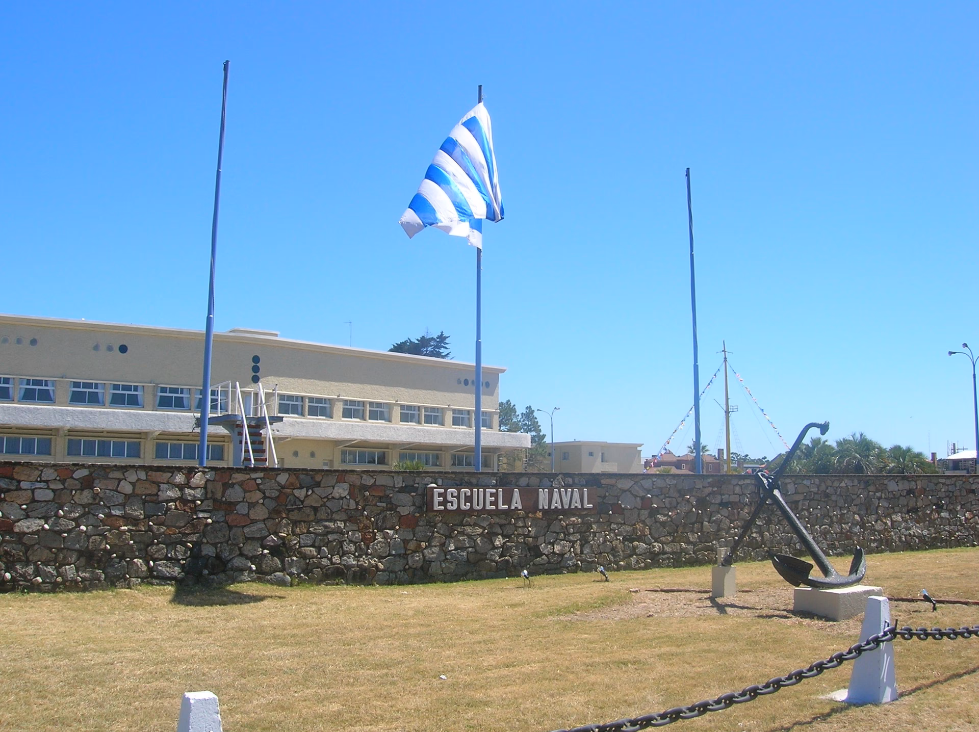 ¿Cuánto gana un naval en Uruguay?