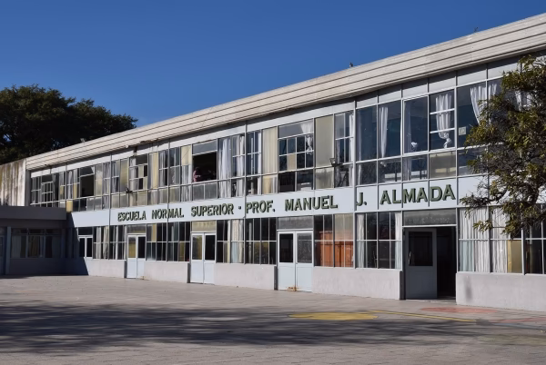 ¿Cómo se llama la Escuela Normal de Chascomus?