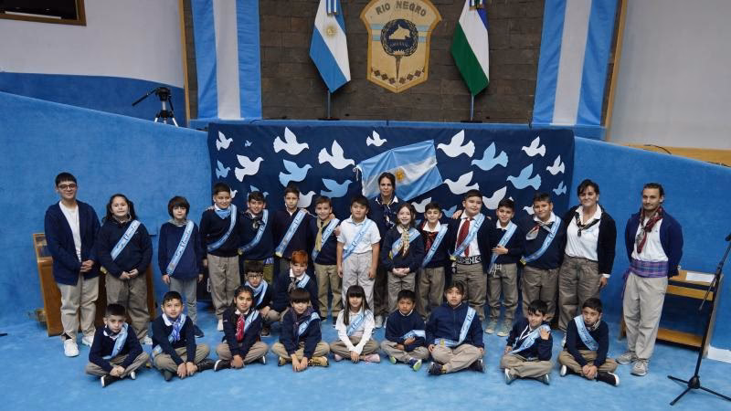 ¿Qué aportó Rosario Vera Peñaloza a la educación?