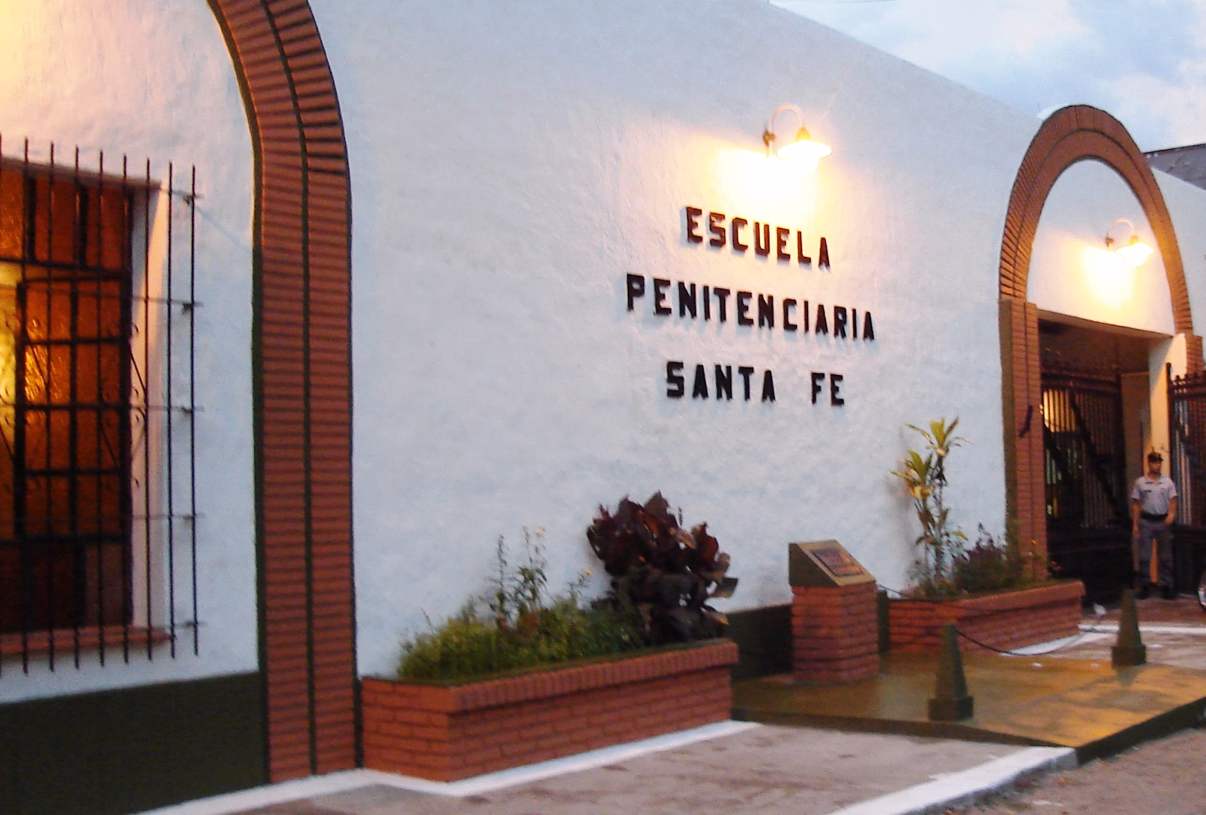 ¿Dónde se estudia el servicio penitenciario en Santa Fe?