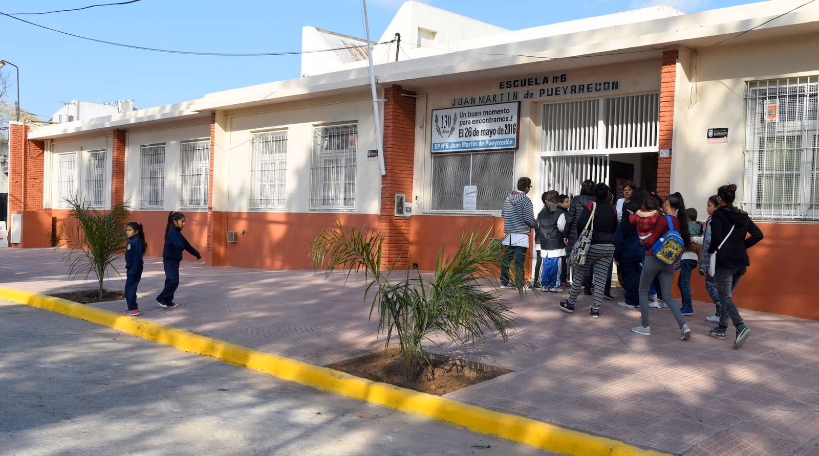 ¿Cuál es el salario de un director de escuela primaria en Estados Unidos?