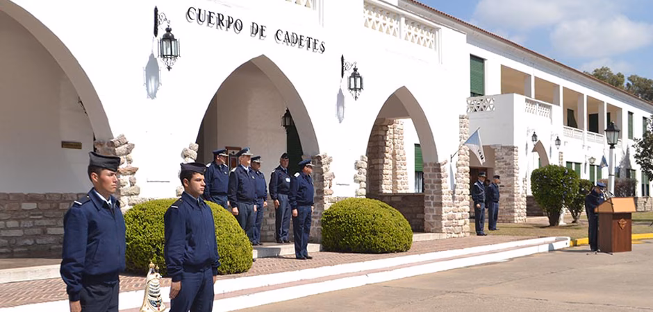 ¿Qué rango tiene un cadete de la fuerza aérea?
