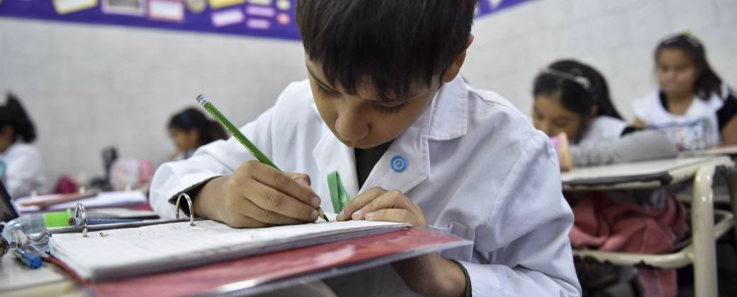 ¿Cómo se escribe primaria con mayúscula o minúscula?