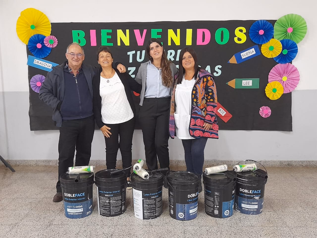 ¿Cómo puedo inscribir a mi hijo en la escuela en Canadá?