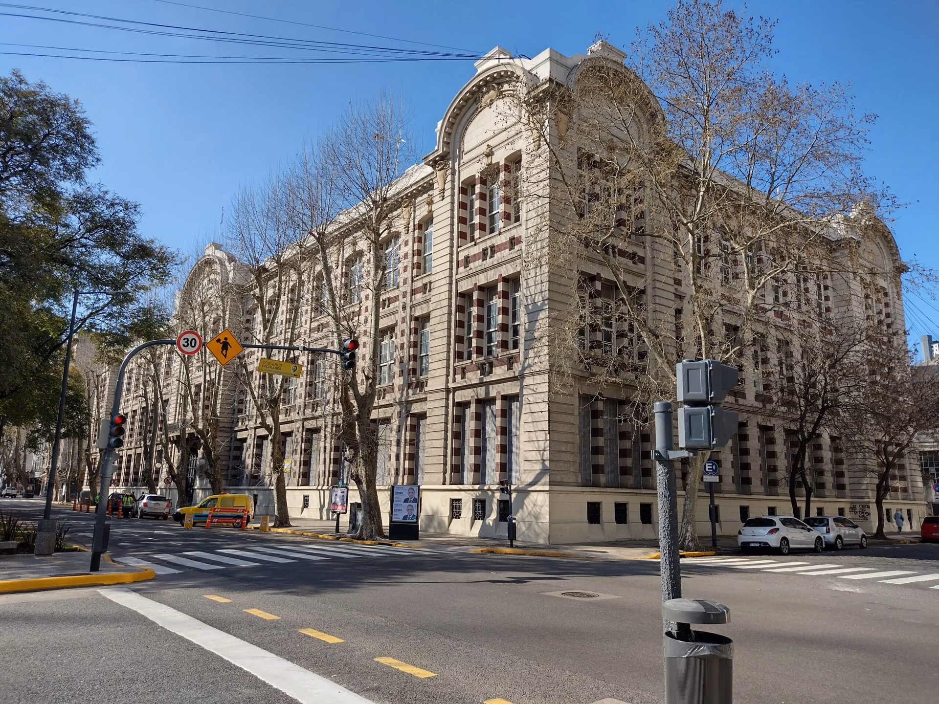 ¿Quién creó la escuela técnica?