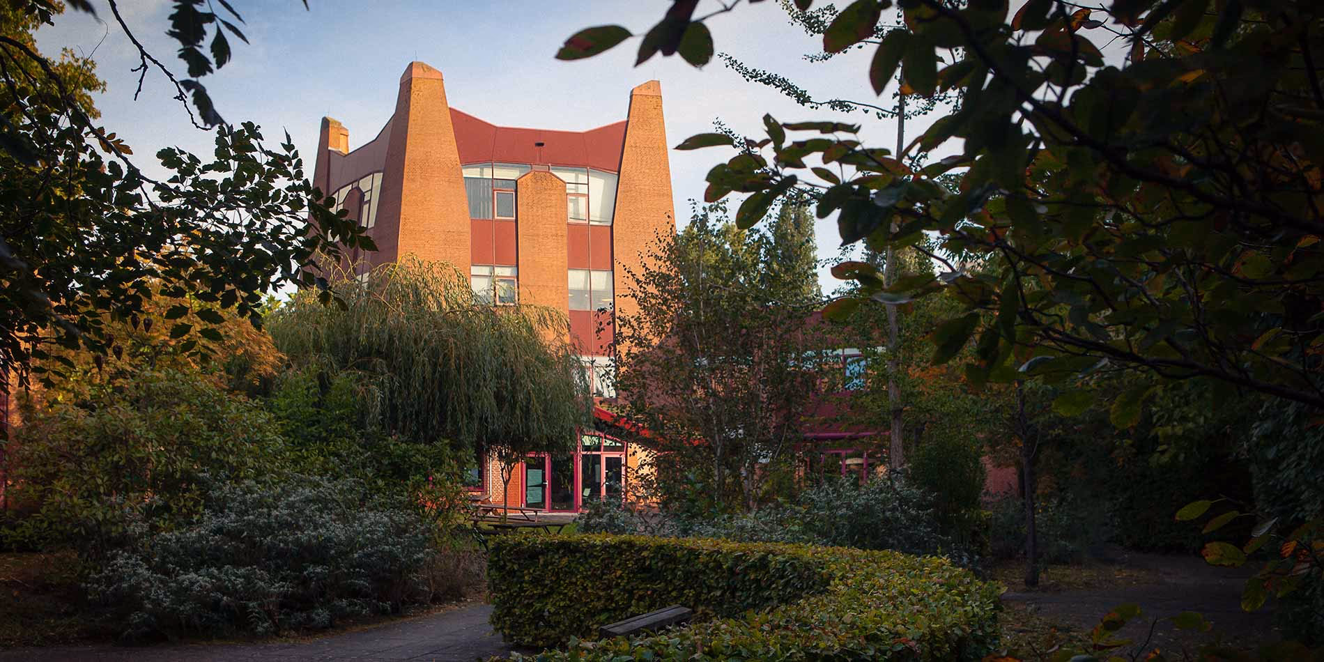 ¿Es buena la Escuela Internacional de Amsterdam?