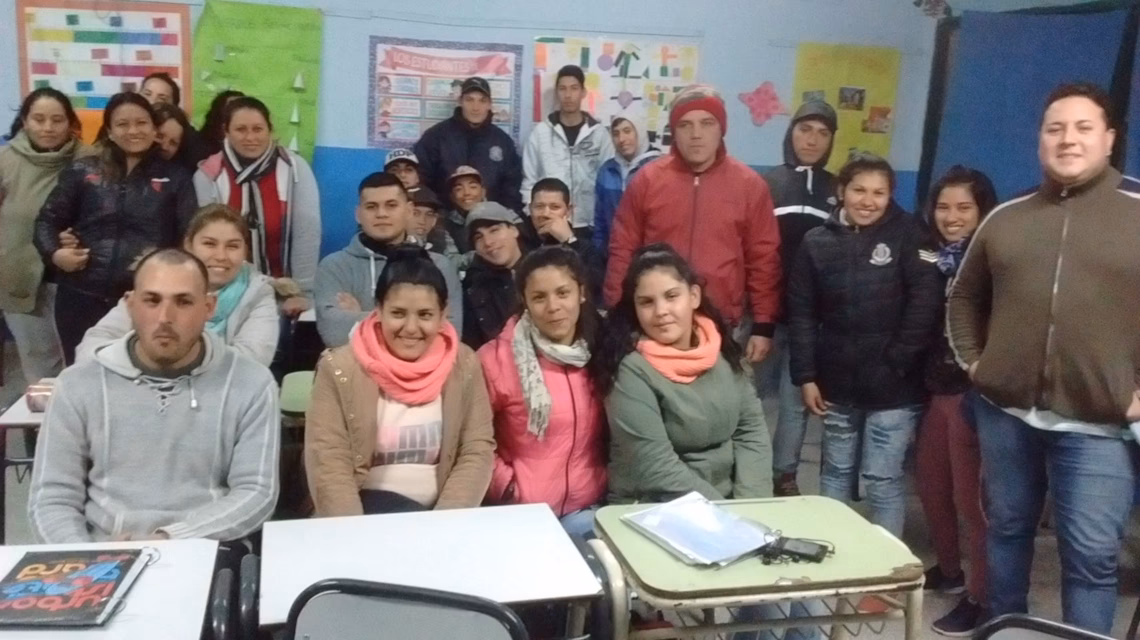 ¿Qué significa escuela de adultos?