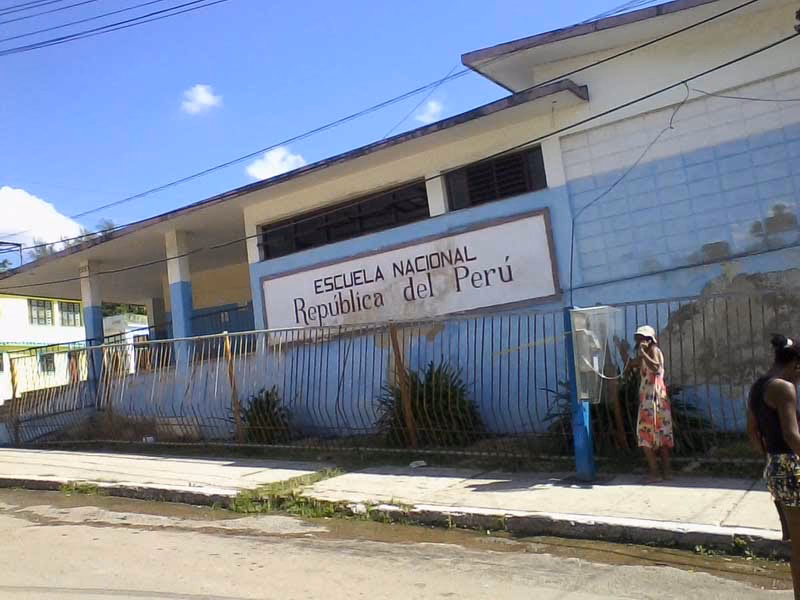 ¿Cuántos años se estudia educación primaria en Perú?