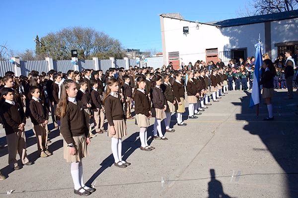 ¿Qué personajes famosos fueron a San Rafael High School?