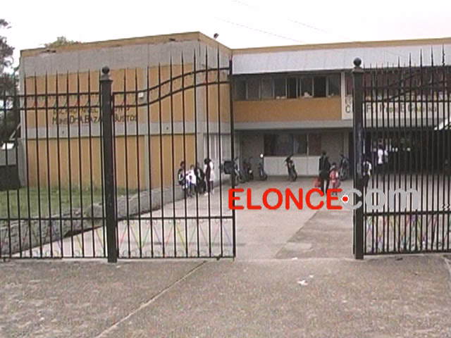 ¿Cuándo se fundó la escuela Paula Domínguez de Bazan?