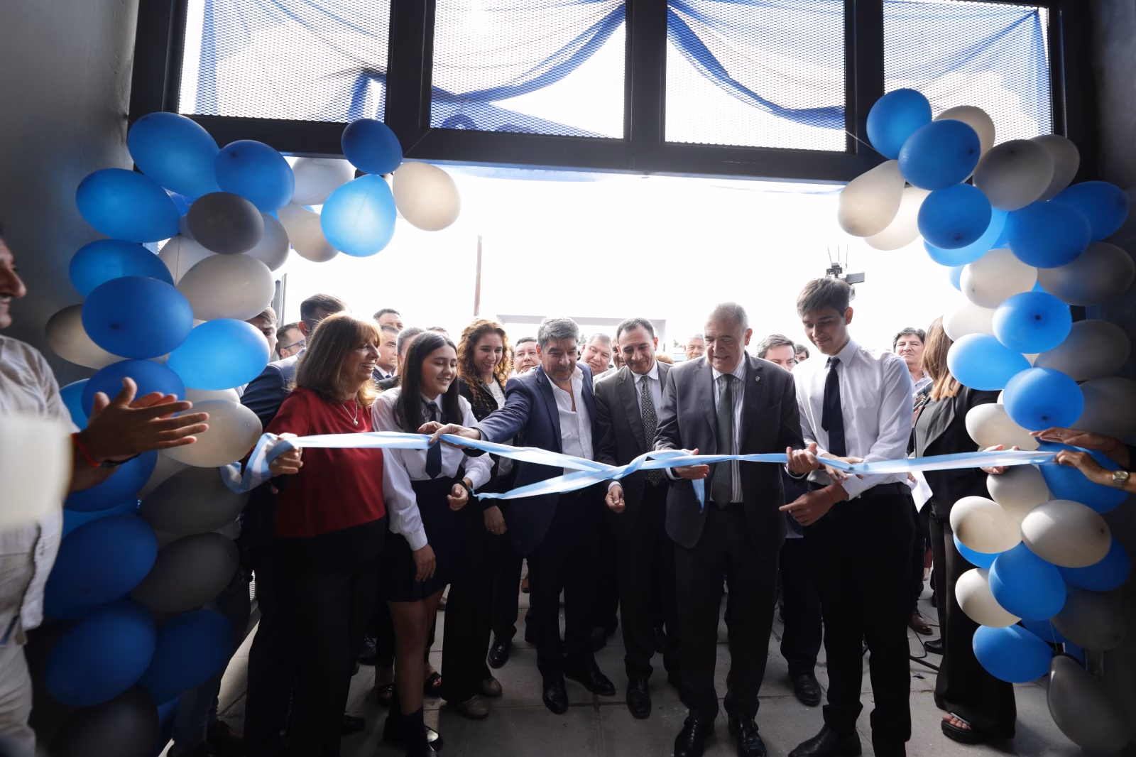 ¿Cuál es la escuela secundaria nacional más antigua de Filipinas?