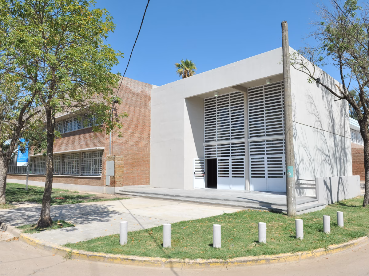 ¿Qué son las escuelas fronteras?