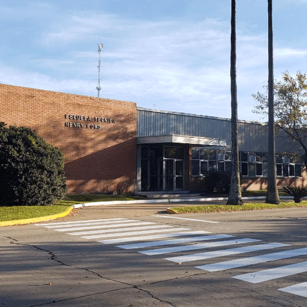 ¿Cuál fue la educación de Henry Ford?