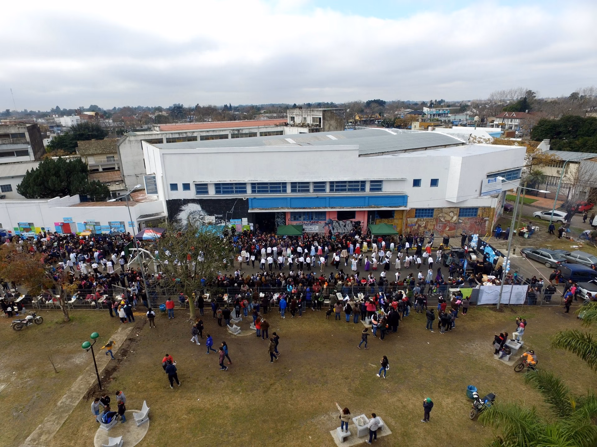 ¿Cómo se llama la escuela Media 5?