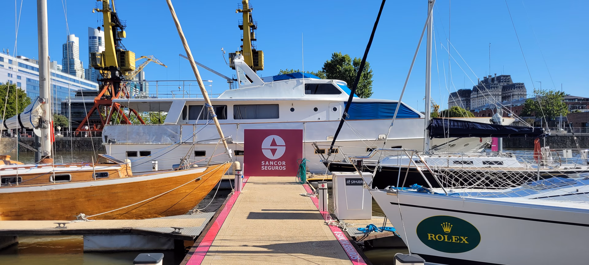 ¿Qué carreras tiene la Escuela Marina?