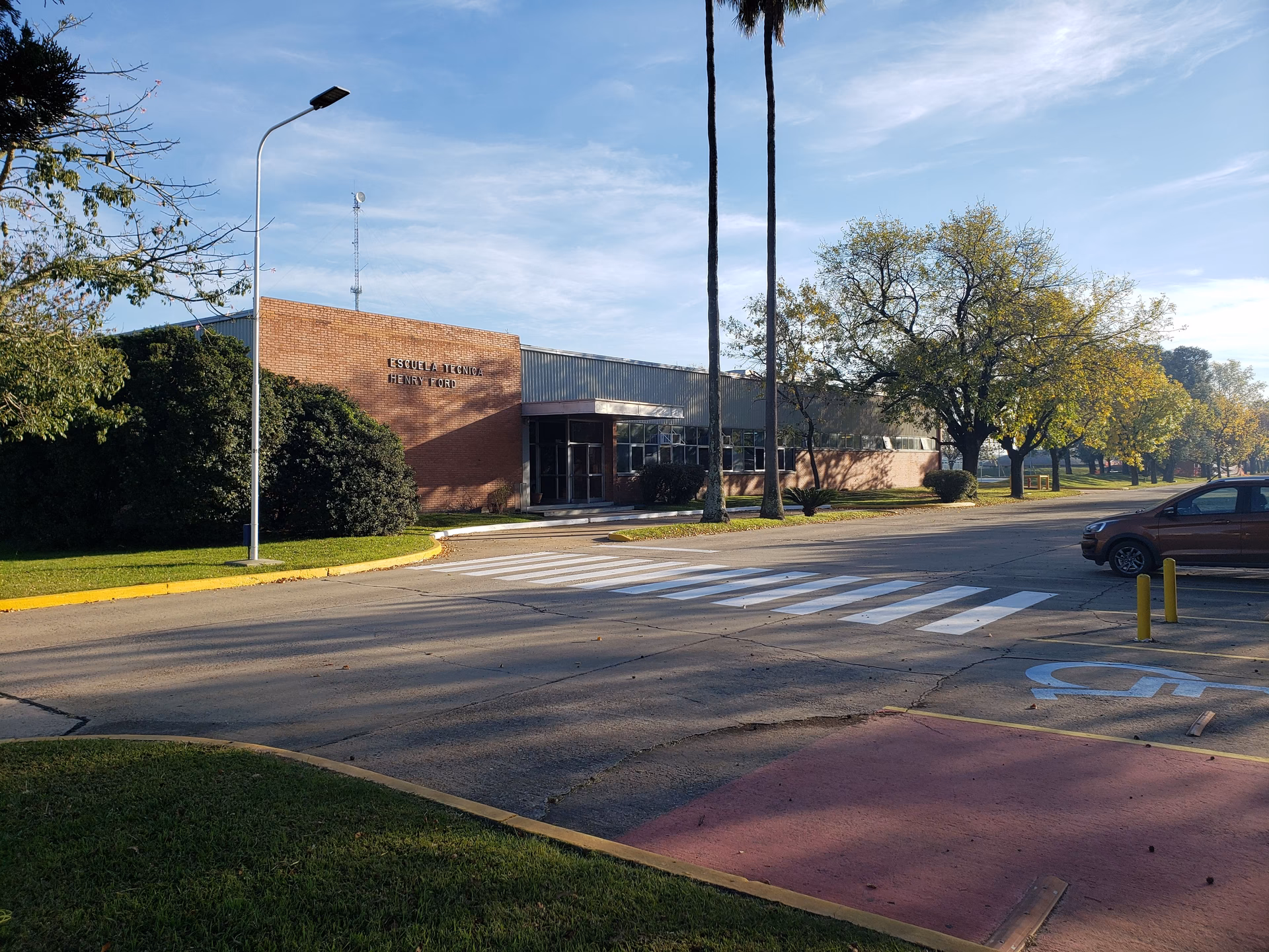 ¿Es Henry Ford una buena escuela?