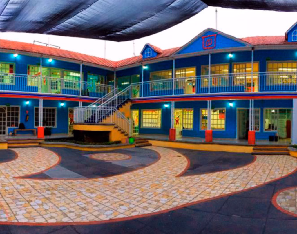 ¿A qué escuela fue Simón Bolívar?