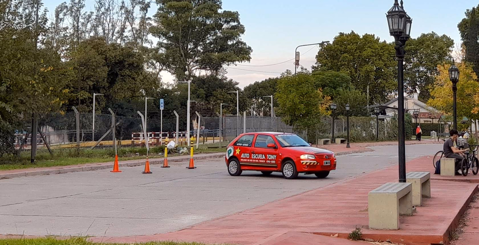 ¿Qué significa autoescuela en español?