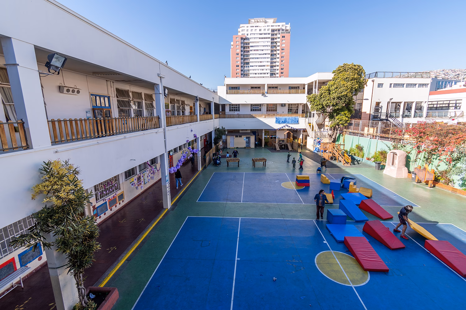 ¿Qué carreras tiene el liceo 1 de Valparaíso?