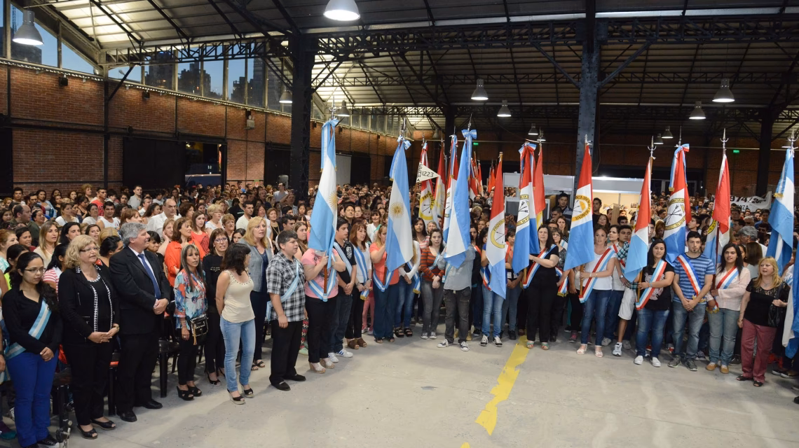 ¿Cuánto cobra un asistente escolar en Santa Fe en 2025?