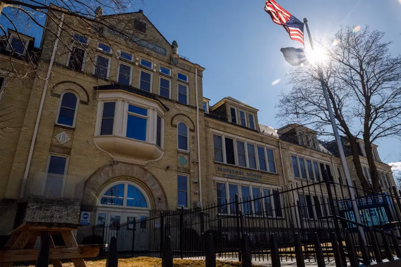 ¿Quién dirige las escuelas públicas de Milwaukee?