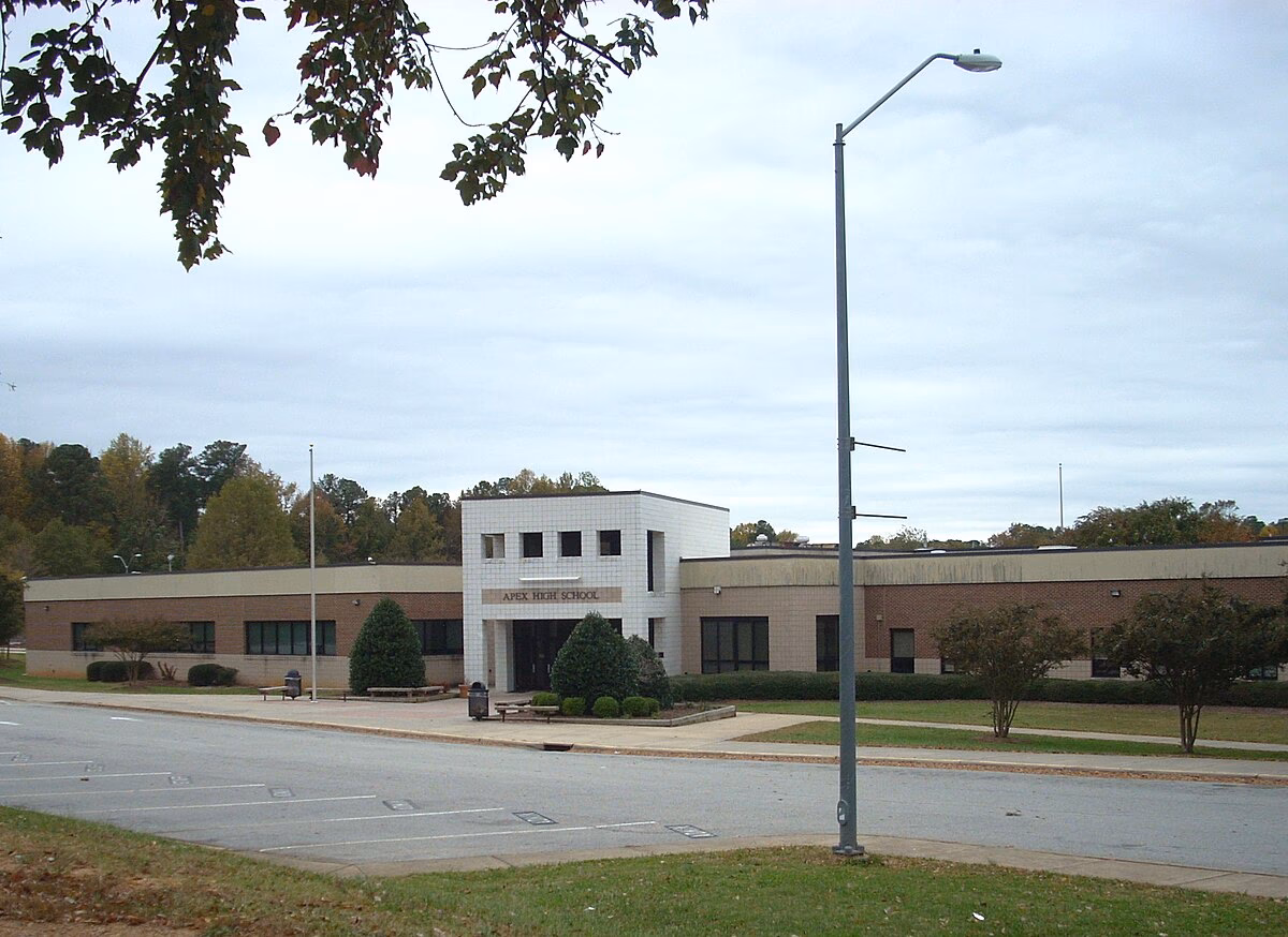 ¿Cómo puedo comunicarme con las Escuelas Públicas del Condado de Wake?