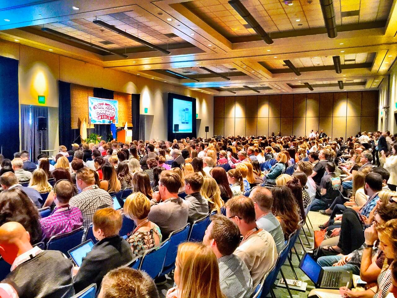¿Qué tipo de evento se puede efectuar en un ambiente escolar?