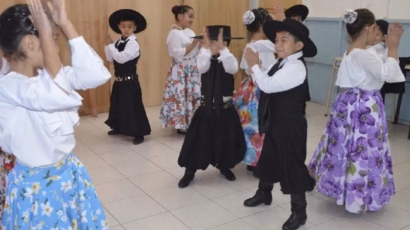 ¿Cuáles son los beneficios de practicar folklore desde niños?