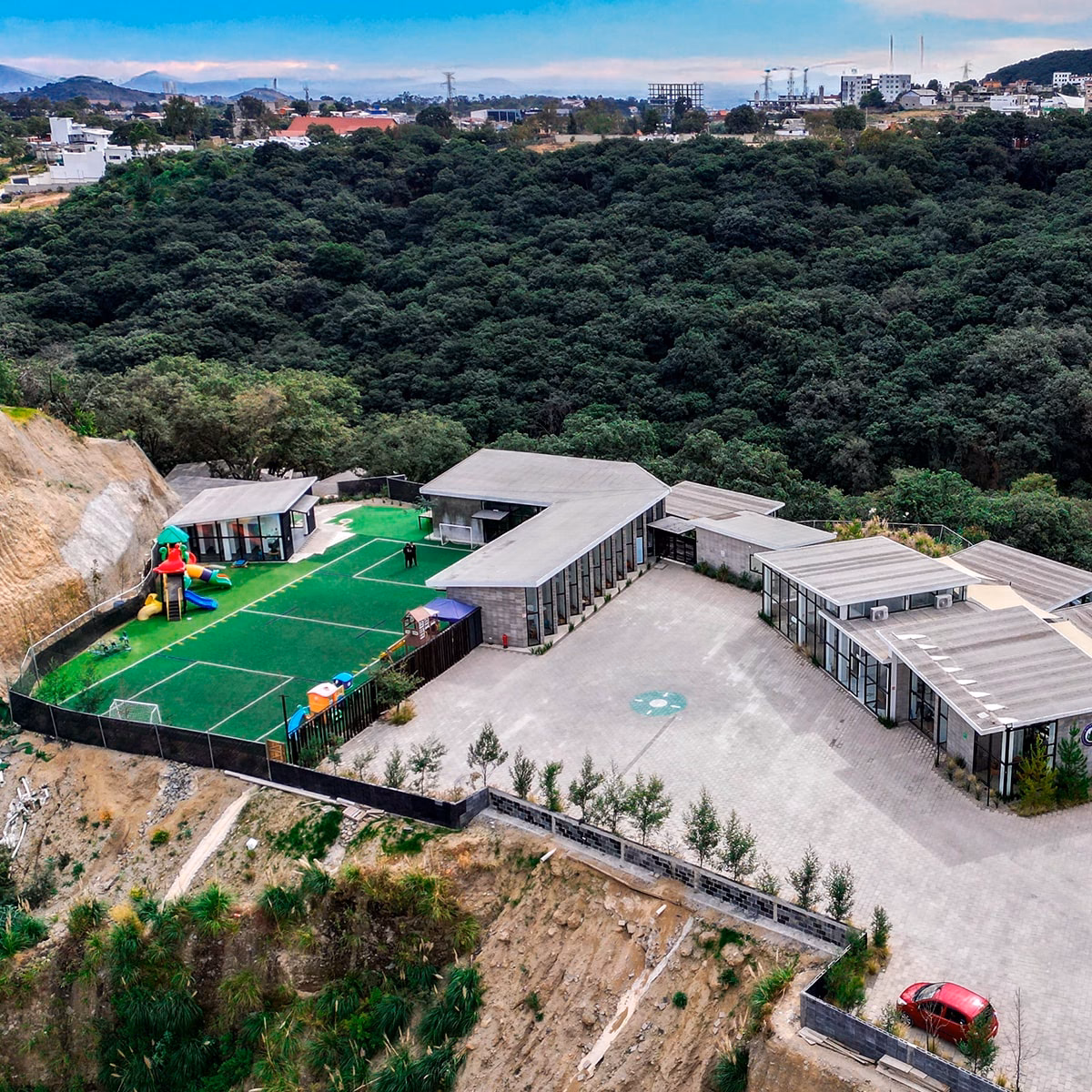 ¿Qué servicios ofrece Foresta International School?