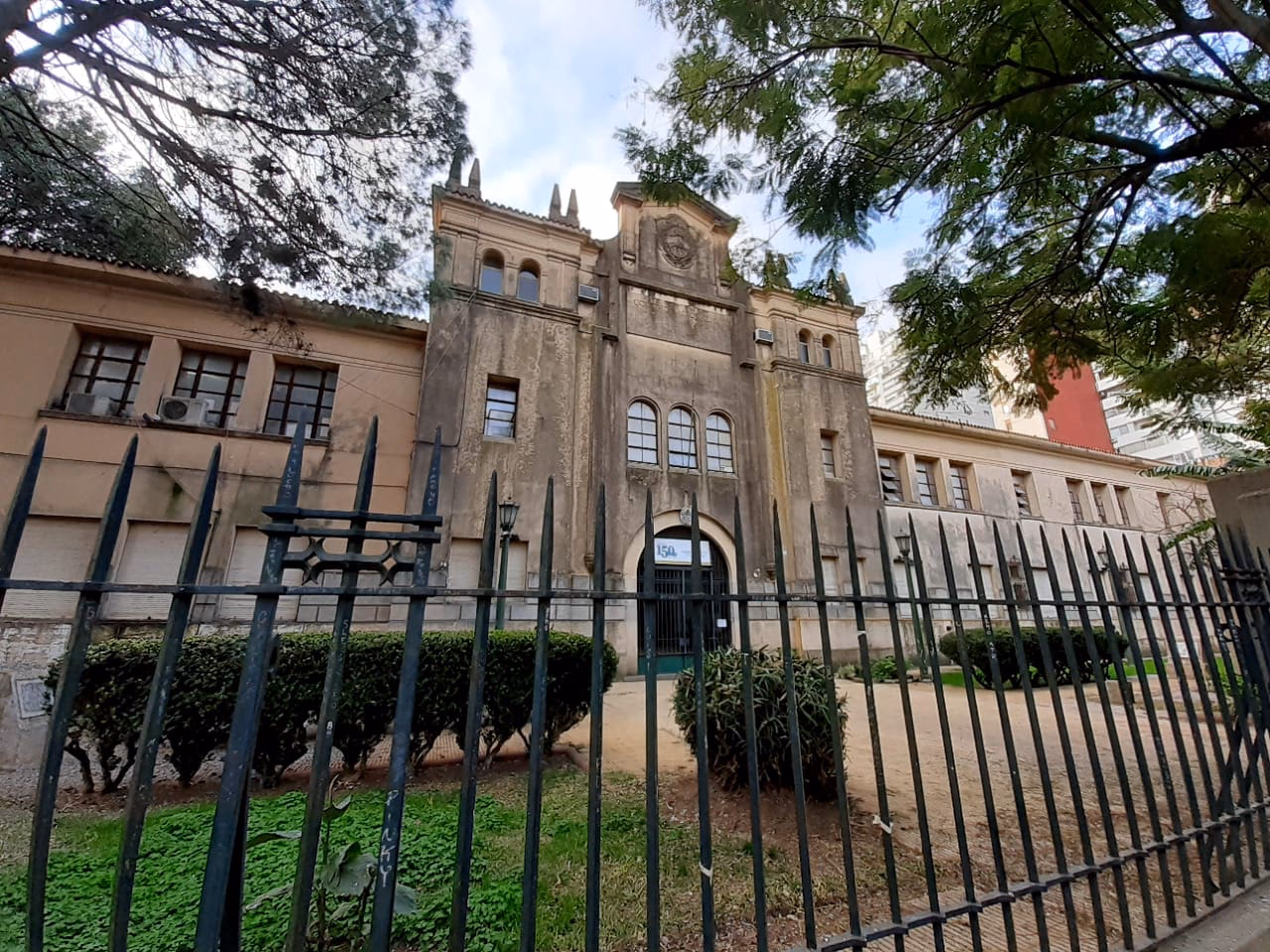 ¿Cuál es la escuela más antigua de Rosario?