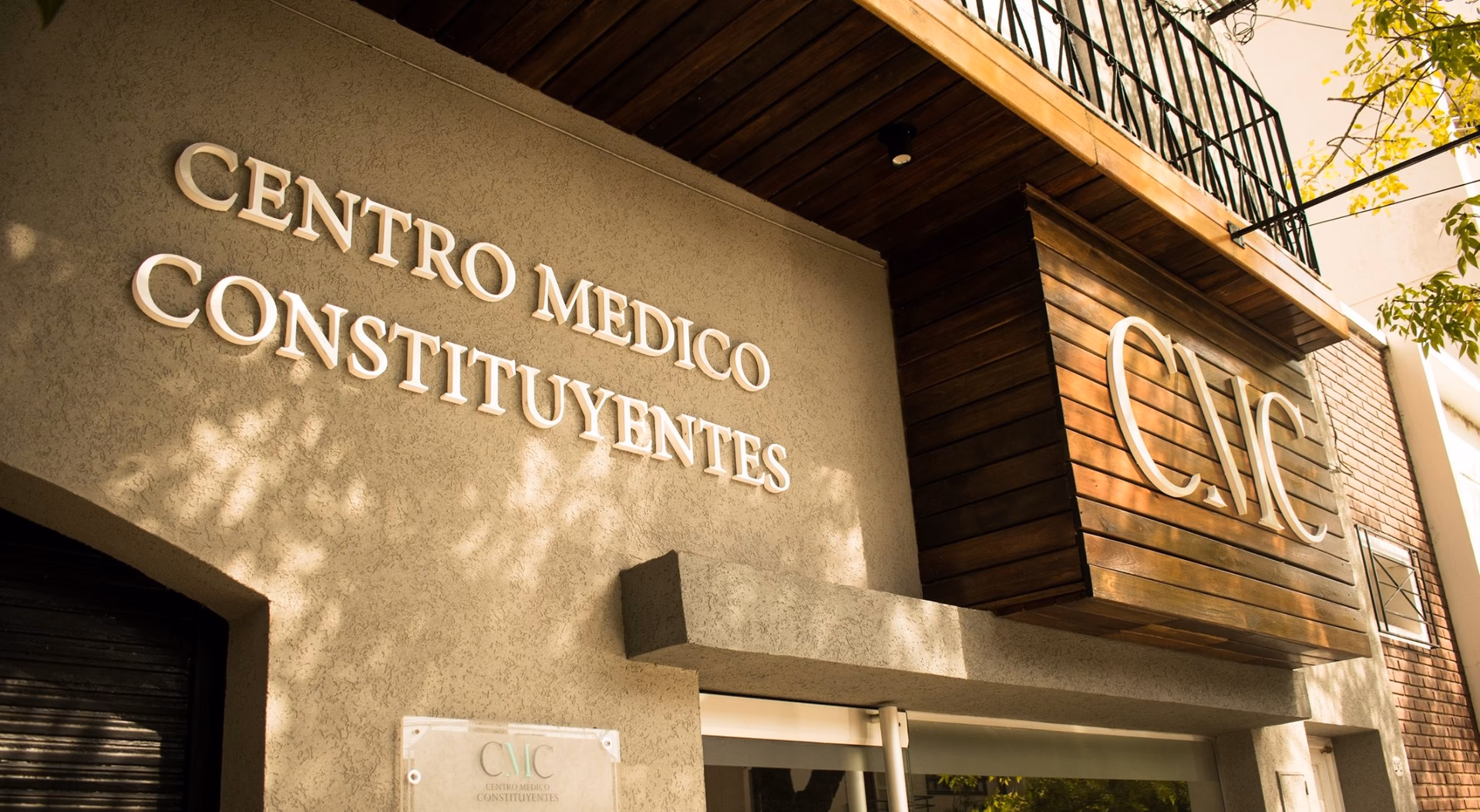 ¿Cómo se llama la primera Escuela de enfermería?