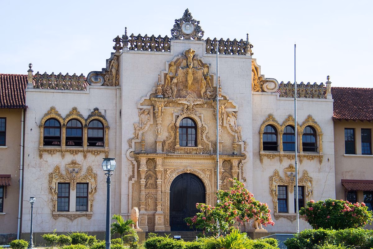 ¿Cuál es la historia de la Escuela Normal de Santiago?