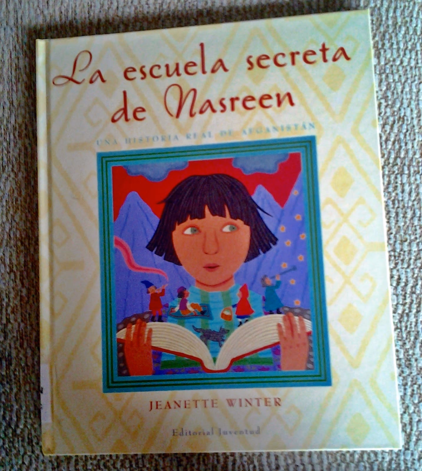 ¿Cuál es la idea principal de La Escuela Secreta de Nasreen?