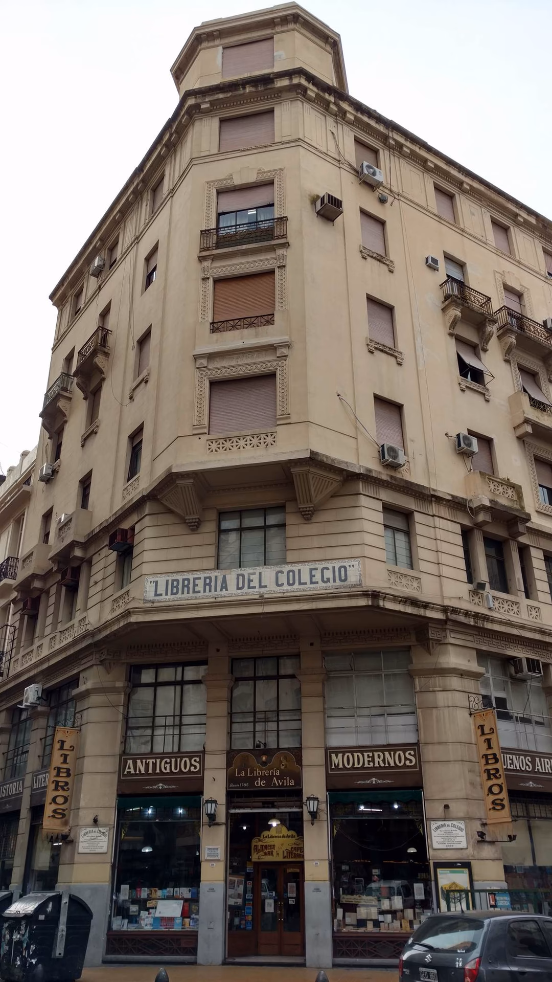 ¿Cómo se llama la librería famosa de Buenos Aires?