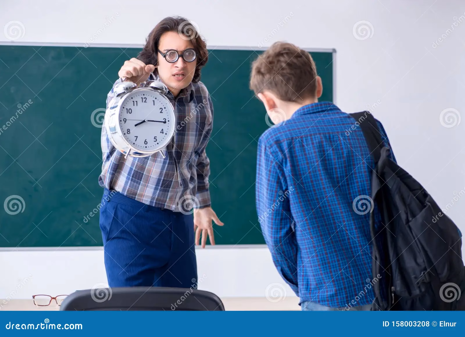 ¿Cuál es la palabra para llegar tarde a la escuela?