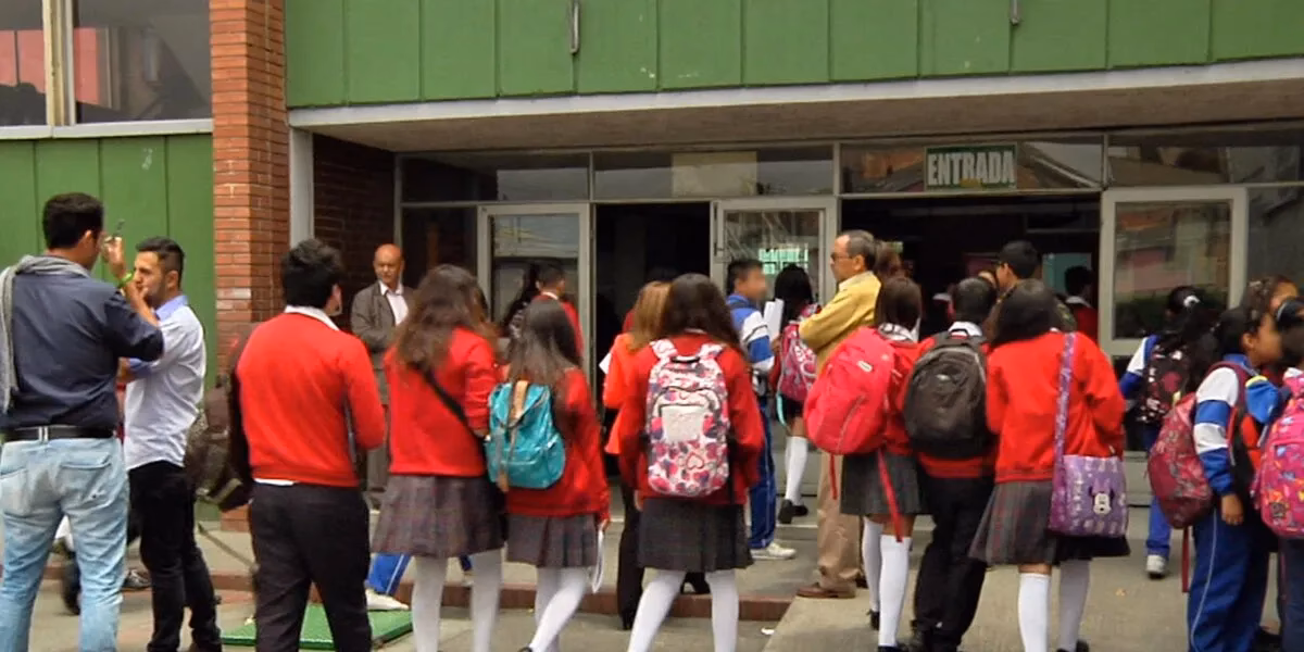 ¿Qué colegio cerró en Bogotá?