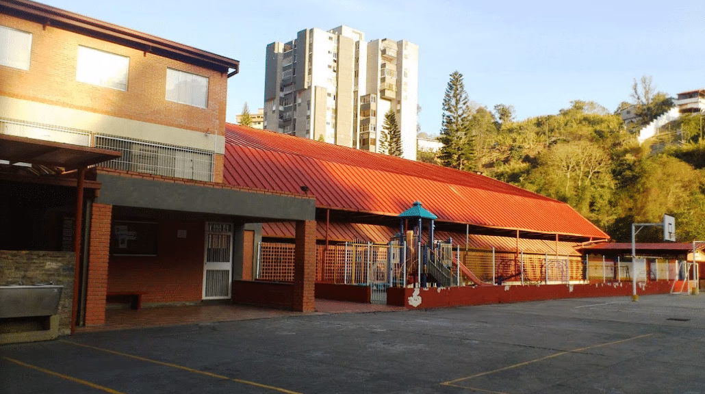 ¿Cuántos años tiene el colegio Mater Dei?