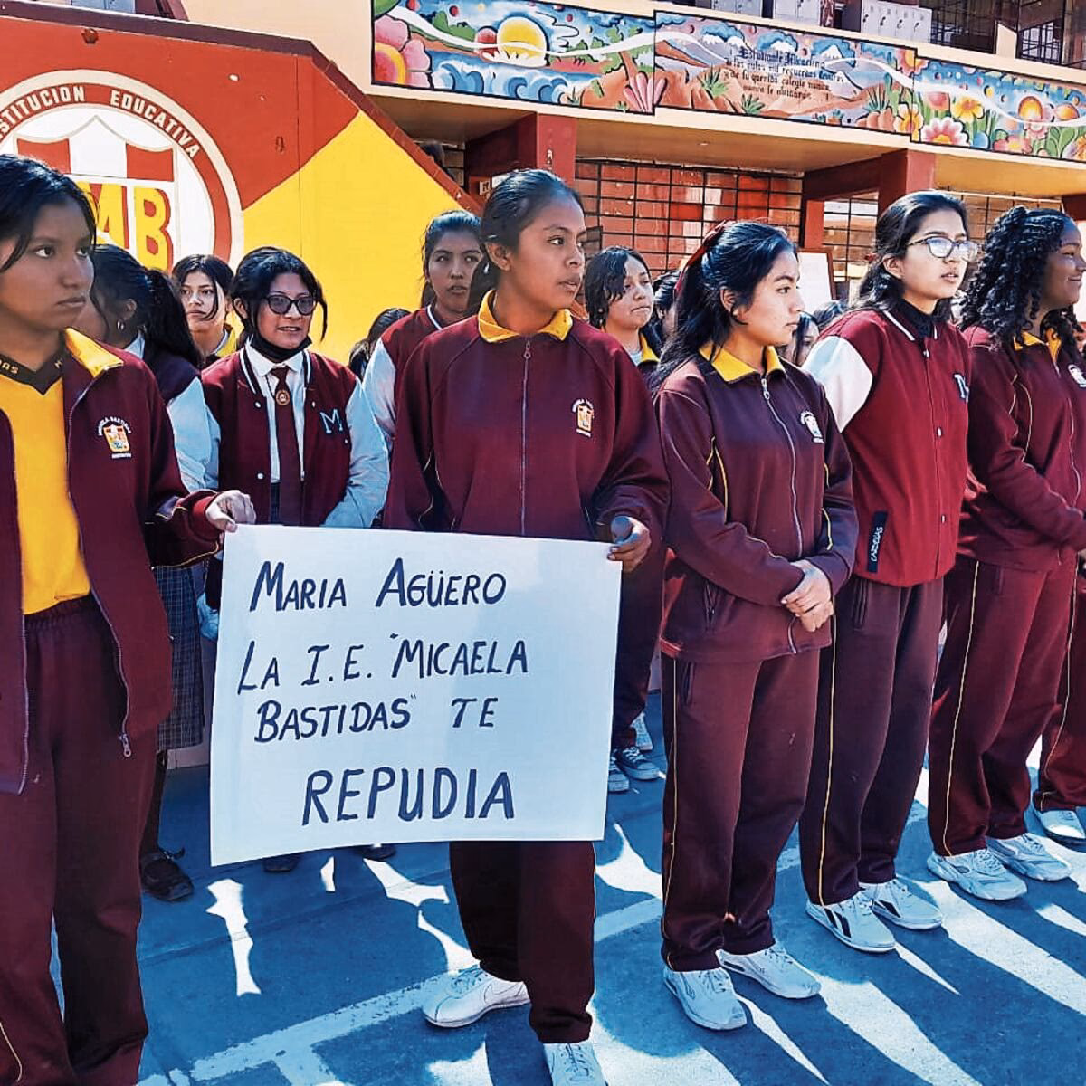 ¿Cuáles son los nombres de algunos colegios en Arequipa?