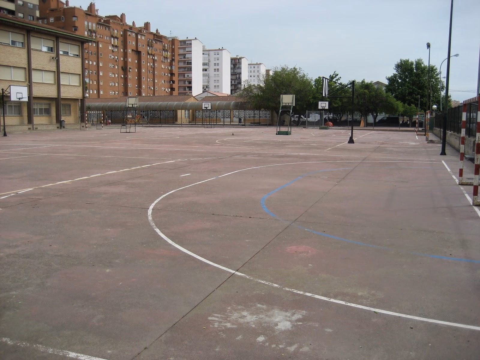 ¿Qué significa patio de la escuela?