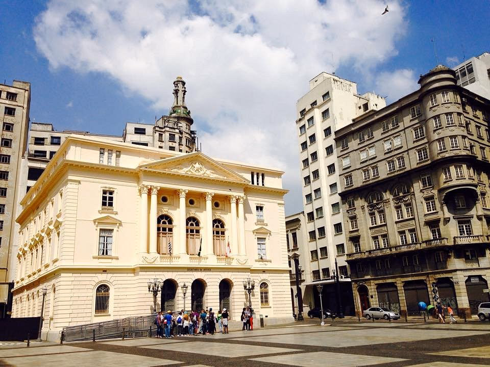 Qual foi o primeiro colégio de São Paulo?